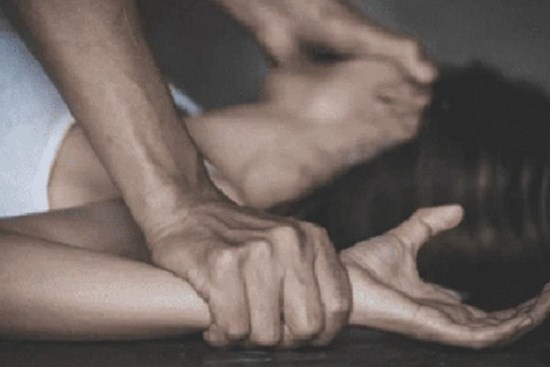 Hà Nội: Công an điều tra vụ cô gái tố bị trưởng khoa Đại học, Chủ tịch Bệnh viện hiếp dâm và đánh đập