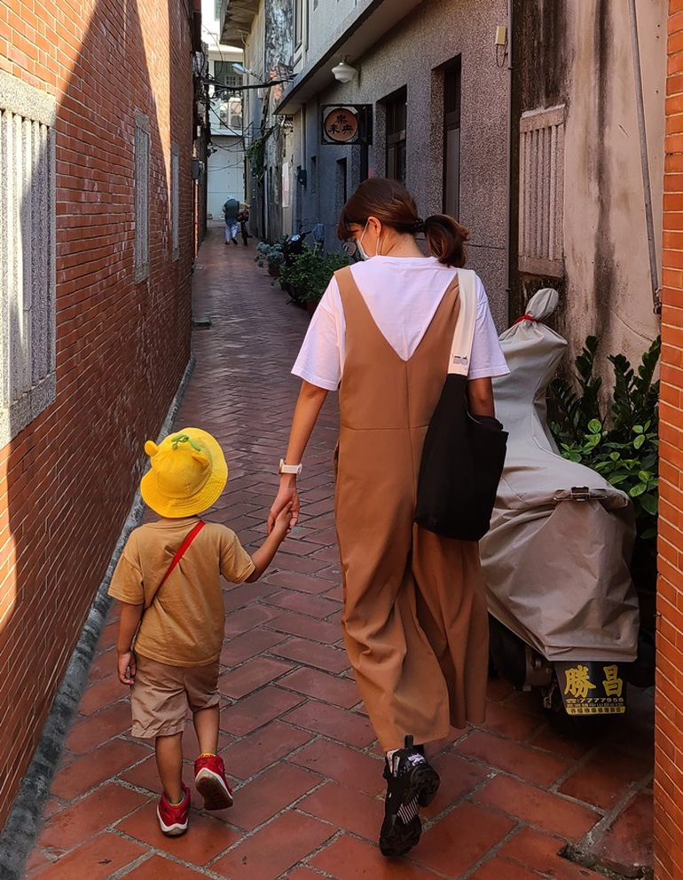 Vụ tranh chấp kịch tính: 7 người đàn ông thi nhau nhận làm cha 1 đứa trẻ-1