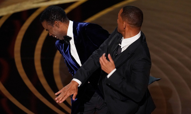 MC cheek stroke goes into Will Smith's Oscar history: Men must at least protect 2 things, the land under their feet and their women?-2