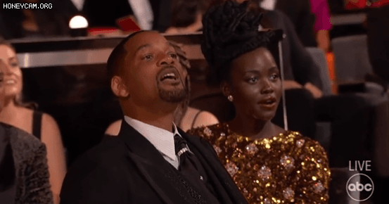 Viral nhất lúc này: Góc bàn toàn sao túm tụm Google 1 điều khi Will Smith tát đồng nghiệp, Người nhện lén rút điện thoại hóng biến-2