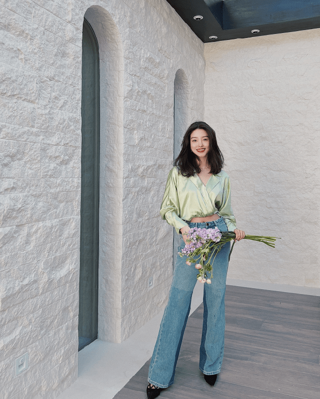 Mềm mại thanh tao như sơ mi lụa: Chiếc áo chuẩn style từ nữ chính phim Hàn đến quý cô Pháp thanh lịch-7