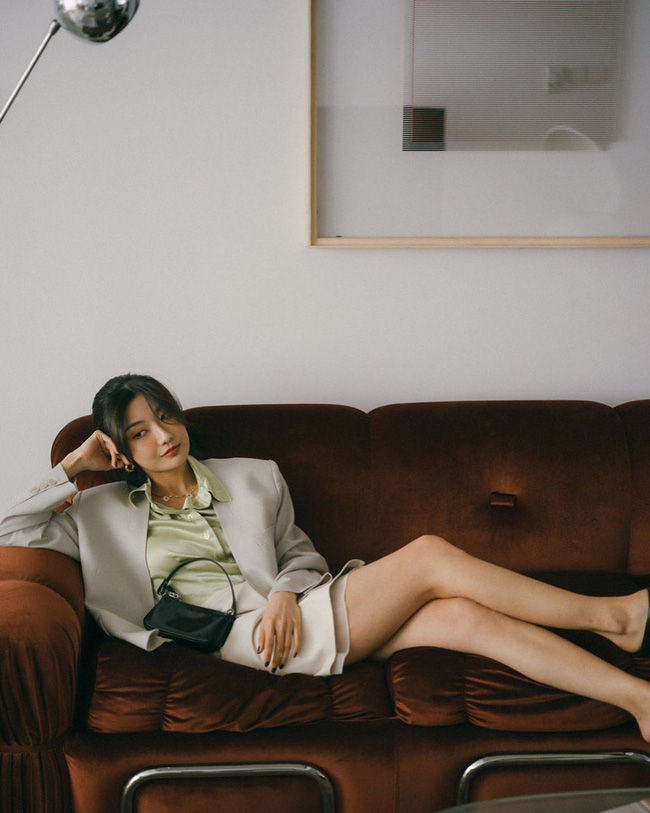 Mềm mại thanh tao như sơ mi lụa: Chiếc áo chuẩn style từ nữ chính phim Hàn đến quý cô Pháp thanh lịch-13