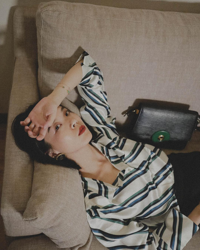 Mềm mại thanh tao như sơ mi lụa: Chiếc áo chuẩn style từ nữ chính phim Hàn đến quý cô Pháp thanh lịch-14