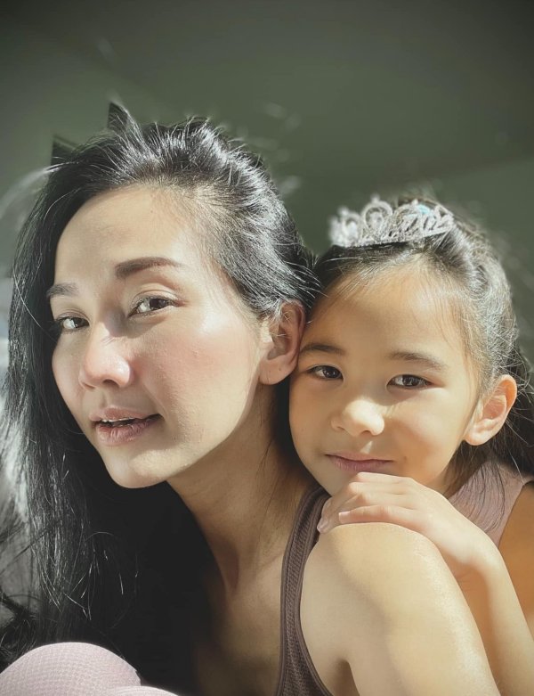 Ái nữ của em gái Tăng Thanh Hà mới 6 tuổi đã thừa hưởng gen MỸ NHÂN: Mẹ khoe 1 bức ảnh mà lộ cách dạy con đáng khen-3