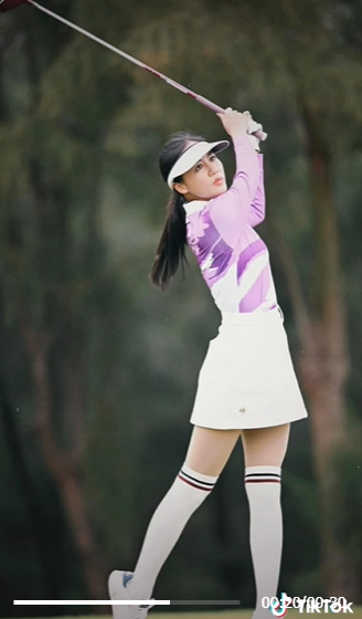 Văn Mai Hương cũng là một tay Golf không phải vừa, giành luôn cả giải thưởng khiến hội Golf thủ cũng phải dè chừng-1