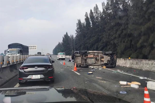 Hiện trường xe chở Phó chủ tịch TP.HCM Lê Hòa Bình-1