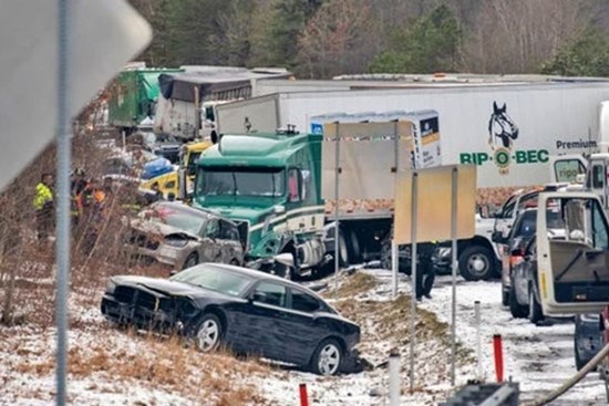 Hơn 20 người thương vong trong vụ tai nạn giao thông liên hoàn ở Mỹ