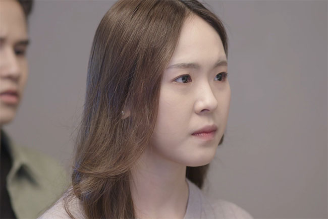 Mẹ chồng luôn đứng về phía tôi, một hôm mua thức ăn về nghe lén bà và em chồng nói chuyện, lúc này tôi mới hiểu-1