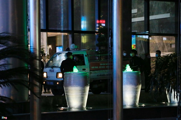 Cảnh sát khám xét trụ sở Tập đoàn FLC-5