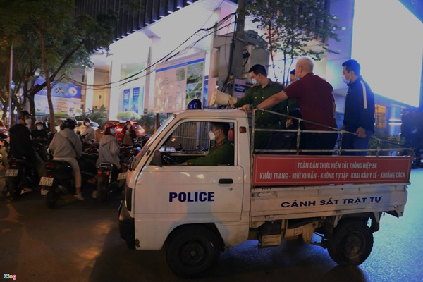 Cảnh sát khám xét trụ sở Tập đoàn FLC-8