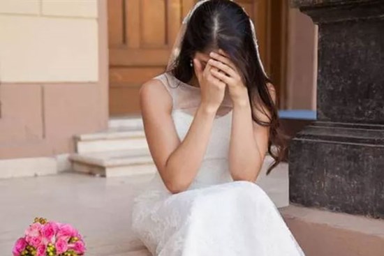 Em gái bị sảy thai, chị gái nói 1 câu khiến chú rể huỷ hôn ngay trước thềm đám cưới