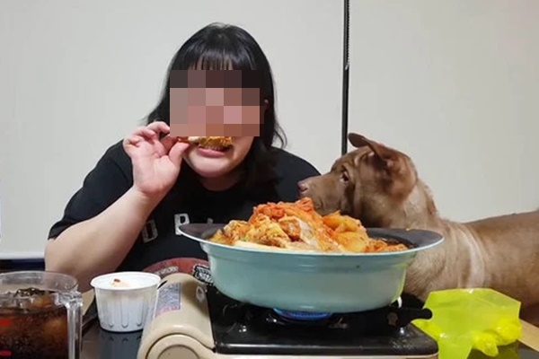 Sống chung một gia đình, nếu còn duy trì 4 thói quen này khi ăn thì bệnh ung thư dạ dày sẽ sớm tìm đến-3