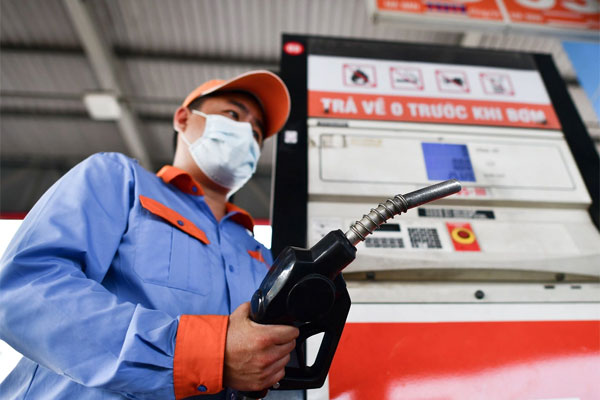 Hành động lúc nửa đêm: Giá xăng giảm sâu, dầu tăng mạnh-2