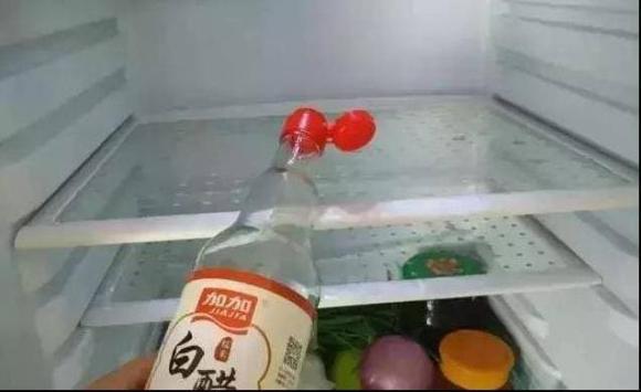 Tủ lạnh luôn có mùi? Chỉ cần cho một thứ vào và tủ lạnh sẽ không bốc mùi nữa! Mùi hôi biến mất và bạn có thể tiết kiệm tiền điện hàng tháng!-2