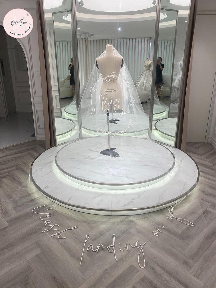 Vài tiếng trước hôn lễ thế kỷ của Hyun Bin - Son Ye Jin, người hâm mộ xôn xao về chiếc voan cưới thêu dòng chữ đặc biệt-1