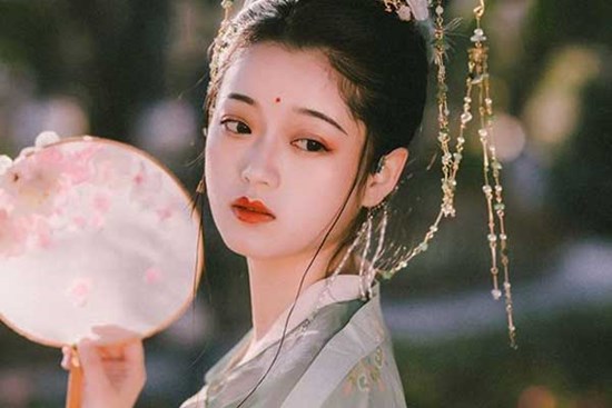 Tháng 3 âm lịch là thời điểm mưa thuận gió hòa với những người mệnh Thổ tuổi này, làm gì cũng nên tranh thủ thời cơ để thắng lớn