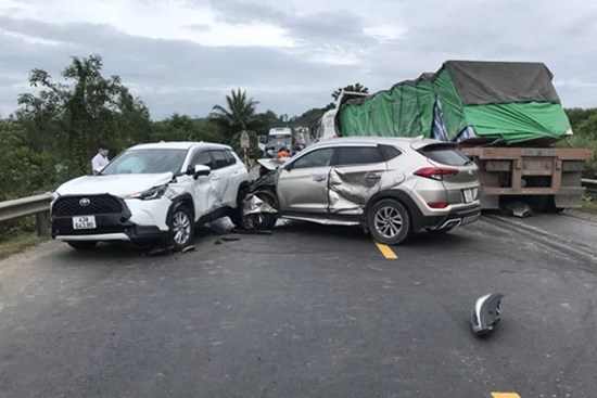 2 cán bộ bị tai nạn, 1 người tử vong trên đường tránh Nam Hải Vân
