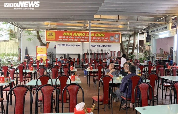 Vì sao các quán bia hơi Hà Nội đua nhau đóng cửa?-1