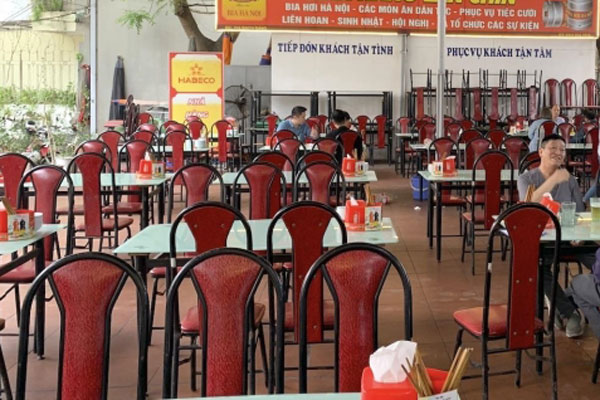 Mọi thứ quay cuồng tăng giá, công nhân cuốc bộ đi làm từ tờ mờ sáng-3