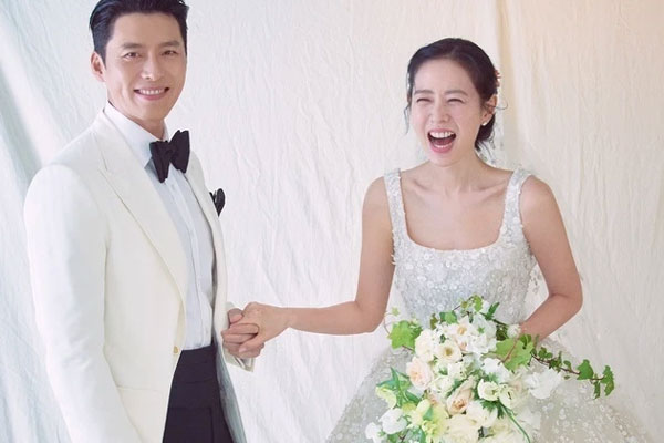 2 chiếc váy cưới biến Son Ye Jin thành công chúa giá gần 1 tỷ-5
