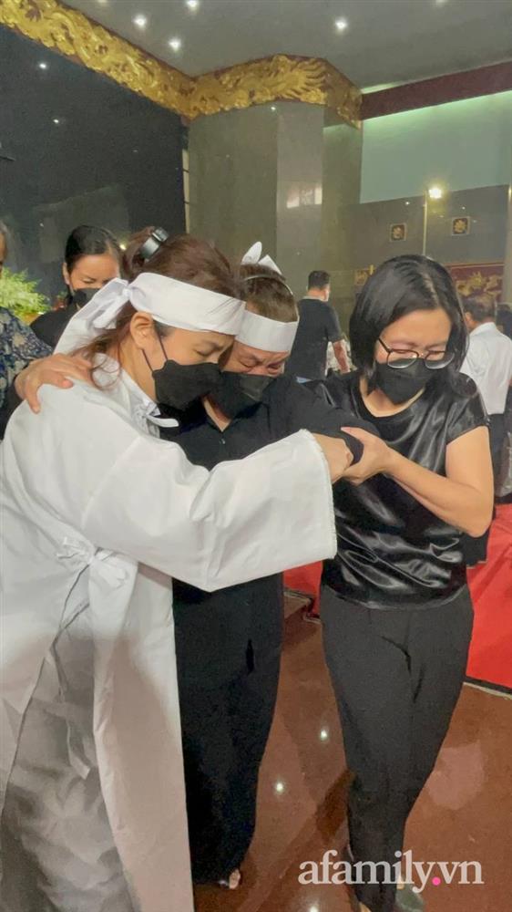 Lễ viếng Phó Chủ tịch UBND TP.HCM Lê Hòa Bình: Lãnh đạo thành phố rơi nước mắt, người nhà thất thần trước mất mát quá lớn-28