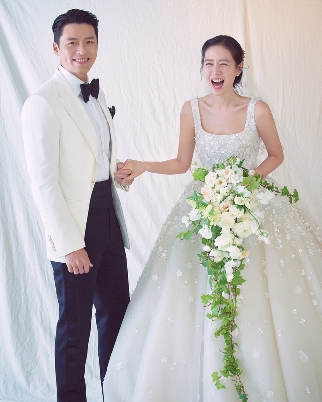 Siêu đám cưới Hyun Bin và Son Ye Jin:  Cặp đôi chính thức trở thành vợ chồng, nữ diễn viên khoe chiếc váy thứ 2-21