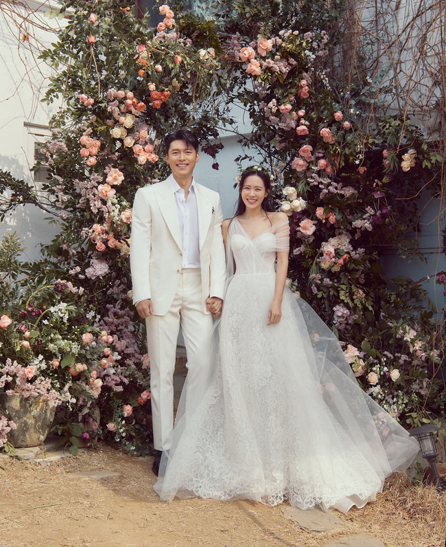 Siêu đám cưới Hyun Bin và Son Ye Jin:  Cặp đôi chính thức trở thành vợ chồng, nữ diễn viên khoe chiếc váy thứ 2-22