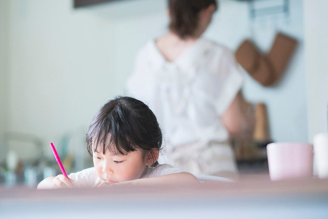 Nghiên cứu của ĐH New York: Khi trẻ bắt đầu đi học, cách phát triển não bộ tốt nhất cho trẻ không phải đọc sách mà là điều đơn giản này-1