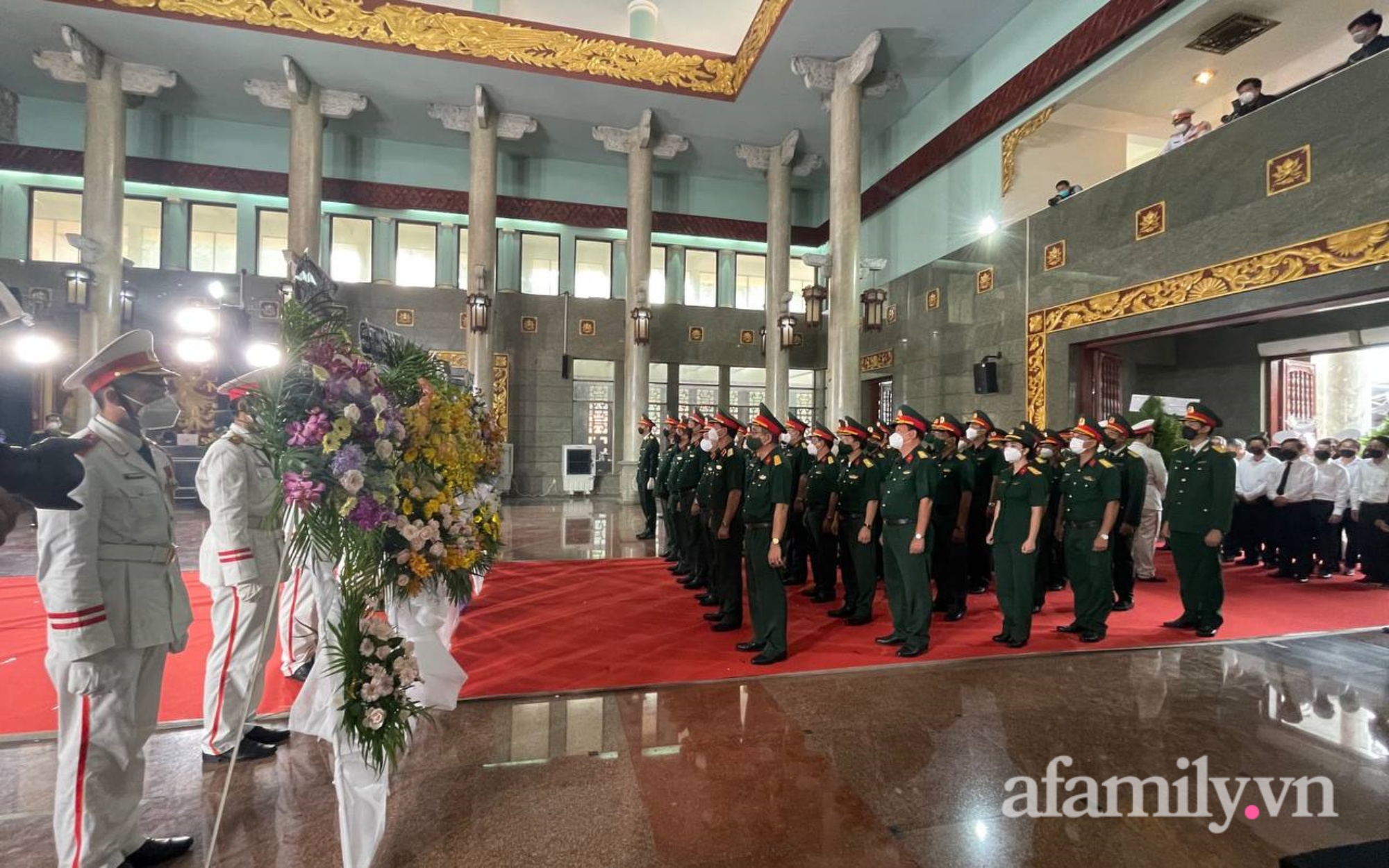 Lễ viếng Phó Chủ tịch UBND TP.HCM Lê Hòa Bình: Lãnh đạo thành phố rơi nước mắt, người nhà thất thần trước mất mát quá lớn-9