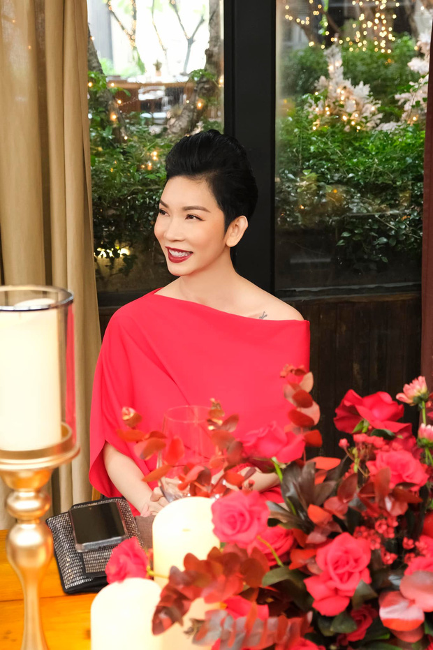 Cả showbiz Việt phát sốt trước đám cưới của Hyun Bin: Xuân Lan - Emily đồng loạt tiễn người yêu, Tóc Tiên nhớ lại 1 thời khóc nấc-2