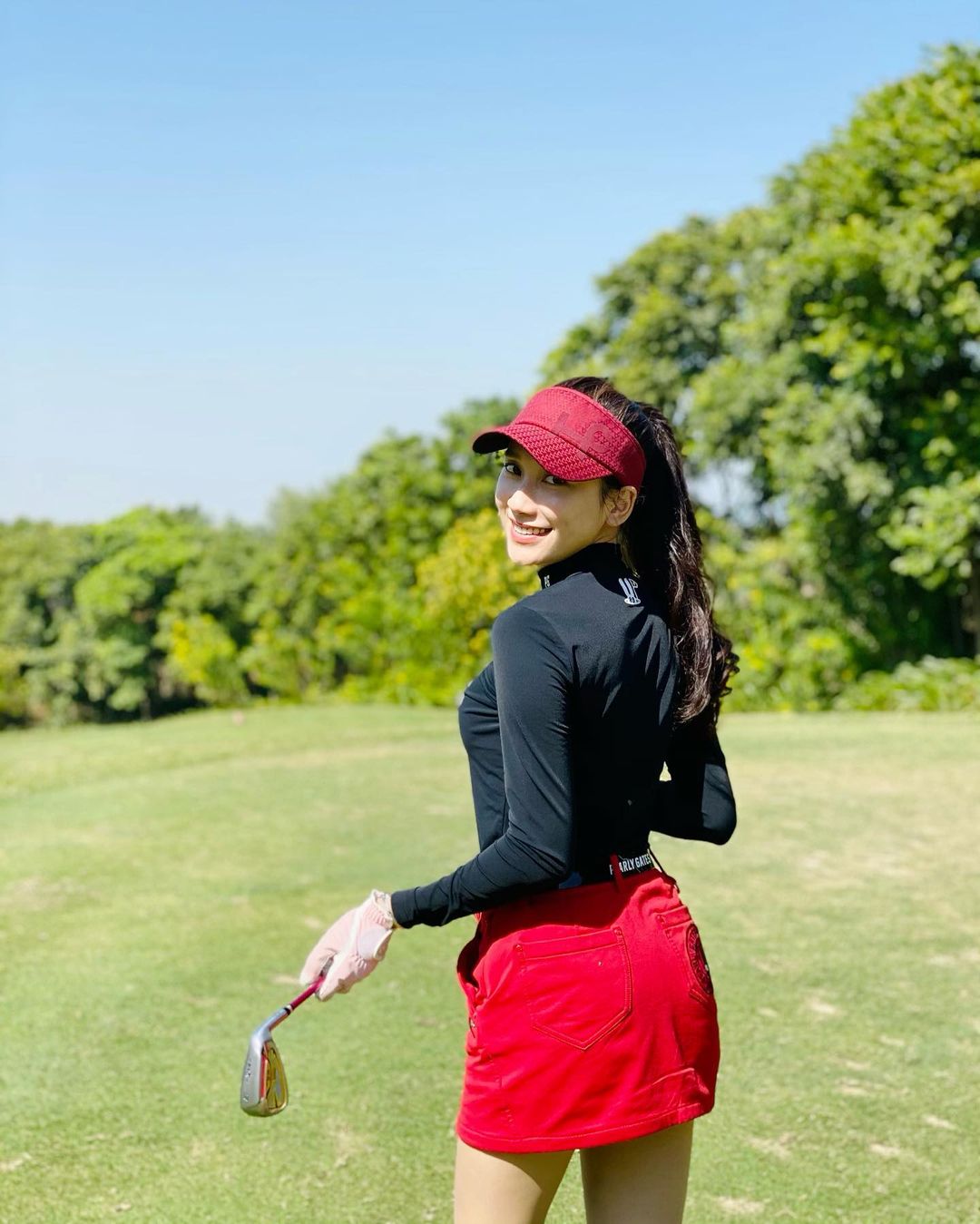 Vợ Tân Chủ tịch FLC từng là Hoa khôi trường Top, là thành viên trong hội chị đẹp chơi Golf” của nữ thần VTV Mai Ngọc-9