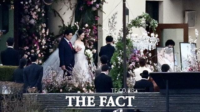 Siêu đám cưới Hyun Bin và Son Ye Jin:  Cặp đôi chính thức trở thành vợ chồng, nữ diễn viên khoe chiếc váy thứ 2-3