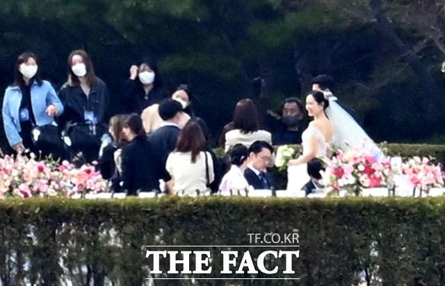 Siêu đám cưới Hyun Bin và Son Ye Jin:  Cặp đôi chính thức trở thành vợ chồng, nữ diễn viên khoe chiếc váy thứ 2-4