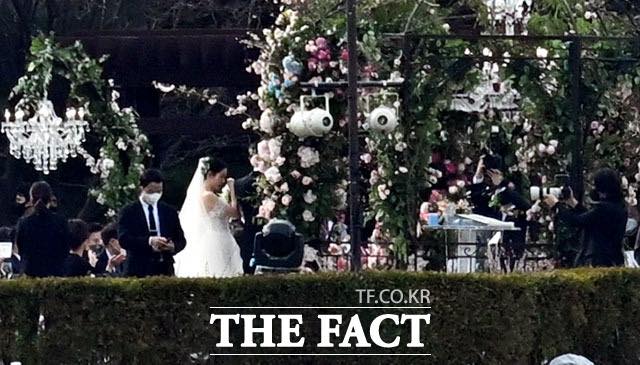 Siêu đám cưới Hyun Bin và Son Ye Jin:  Cặp đôi chính thức trở thành vợ chồng, nữ diễn viên khoe chiếc váy thứ 2-5