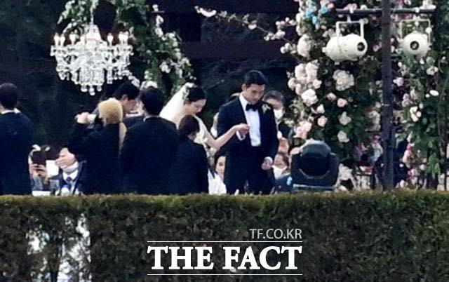 Siêu đám cưới Hyun Bin và Son Ye Jin:  Cặp đôi chính thức trở thành vợ chồng, nữ diễn viên khoe chiếc váy thứ 2-6