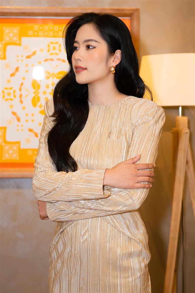 Đào mộ lại kiểu tóc của Nam Em: Từng được khen đẹp như Lisa, nhưng lúc lại sởn da gà như ma nữ-1