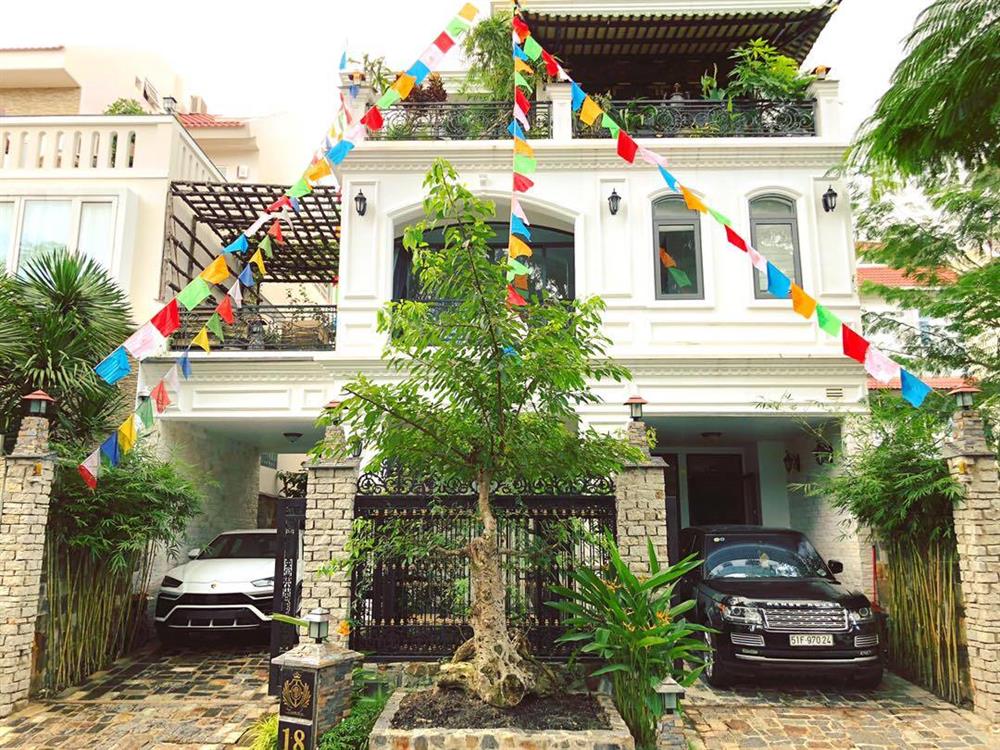 Biệt thự triệu đô của đại gia Minh Nhựa, rộng thế vẫn bị phàn nàn thiếu chỗ để xe-6