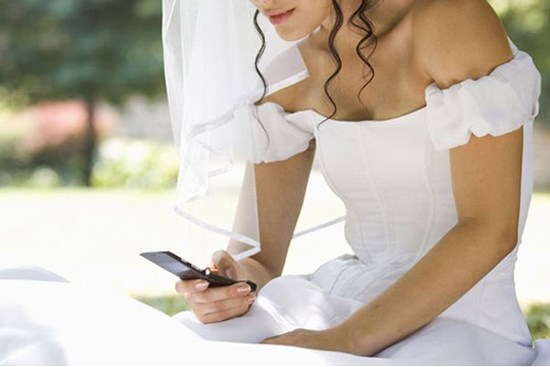 Muốn ly dị vì vợ mải mê với chiếc điện thoại