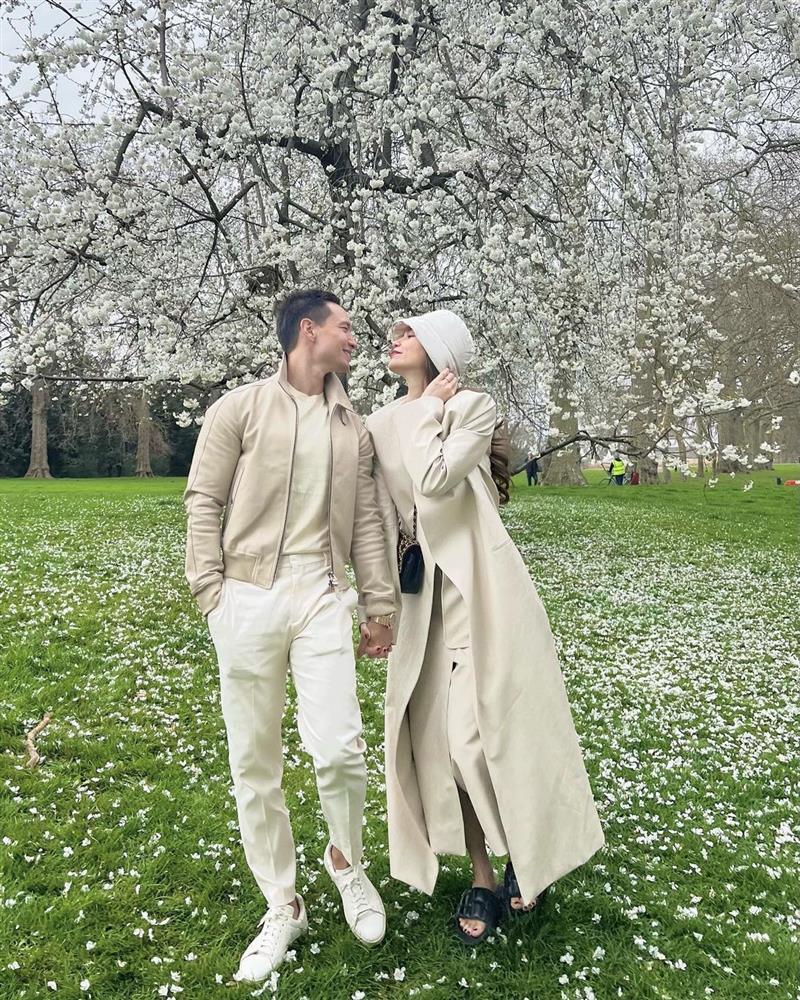 Hà Hồ và Lệ Quyên thi đua thả rông, phơi điểm nhạy cảm giữa đường phố Anh-10