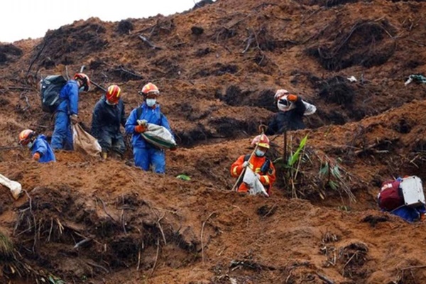 Lãnh đạo Trung Quốc yêu cầu nhanh chóng tìm ra nguyên nhân vụ tai nạn máy bay-1