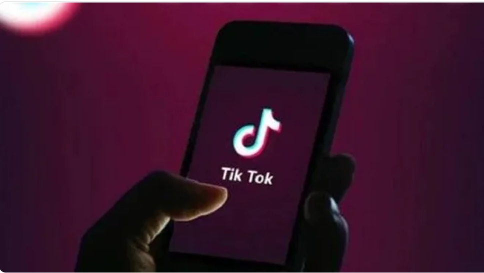 Bé gái lớp 1 nghiện TikTok khiến gia đình phải đưa đi khám... tâm thần-1