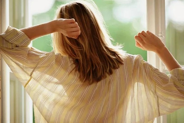 30 phút sau khi thức dậy buổi sáng: Phụ nữ nếu làm được 7 việc này đảm bảo sẽ trẻ lâu và sống thọ hơn, sau tuổi 40 càng cần chú ý-1