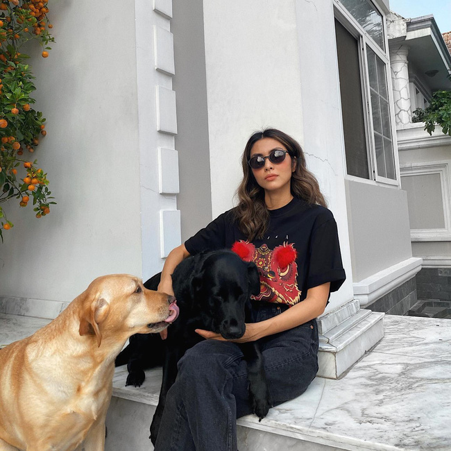 Hà Tăng là cao thủ diện quần jeans đen, gợi ý loạt cách mặc 5 năm nữa cũng không lỗi mốt-3