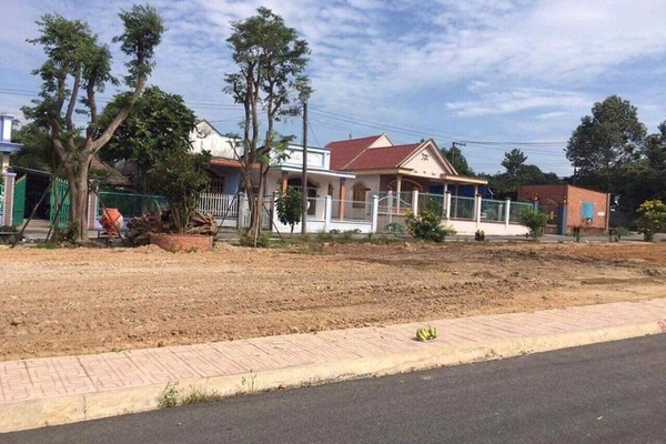 Giá đất tăng phi mã, giật mình tiết kiệm 5 năm không mua nổi miếng đất quê-2