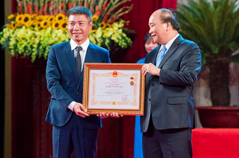 NSND Công Lý tuổi 49: Ở nhà thuê, gặp biến cố sức khỏe nhưng vợ 3 vẫn yêu chiều hết mực-3