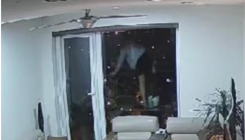 Nam sinh lớp 10 trường chuyên rơi từ tầng 28 chung cư tử vong: Có dấu hiệu trầm cảm-1