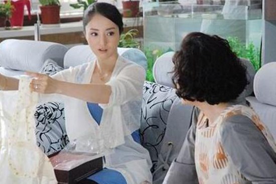 Tết Hàn thực, mẹ chồng yêu cầu tôi vào bếp làm bánh dù đang bầu 8 tháng, sự cố xảy ra sau đó khiến bà bị ăn tát