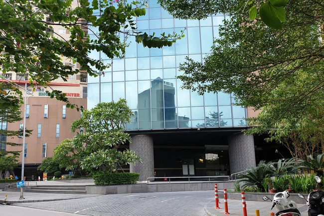 Vụ nam sinh trường chuyên nhảy lầu tự tử: Chuyện đã quá đau lòng, chia sẻ clip và lá thư chẳng khác nào hành động xát muối-1