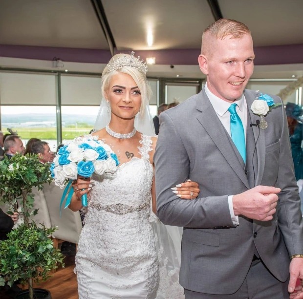 Mẹ ruột và con gái choảng nhau ngay trong lễ cưới, kết cục đôi bạn trẻ trải qua đêm tân hôn trong tù còn thiệt hại thêm một thứ nghe đã thấy tiếc-2