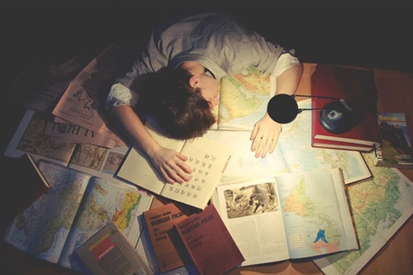 Chuyên gia tâm lý: 5 dấu hiệu con đang không ổn, cảm xúc tiêu cực và cần cha mẹ cảnh giác-3